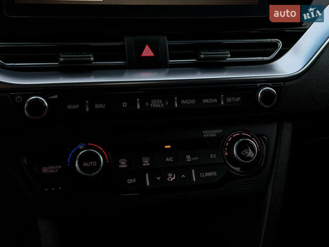 Серый Киа Niro, объемом двигателя 0 л и пробегом 164 тыс. км за 17550 $, фото 51 на Automoto.ua