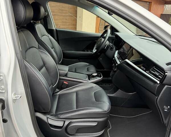 Сірий Кіа Niro, об'ємом двигуна 0 л та пробігом 71 тис. км за 21999 $, фото 74 на Automoto.ua