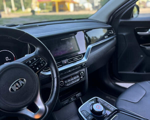 Сірий Кіа Niro, об'ємом двигуна 0 л та пробігом 72 тис. км за 19200 $, фото 21 на Automoto.ua