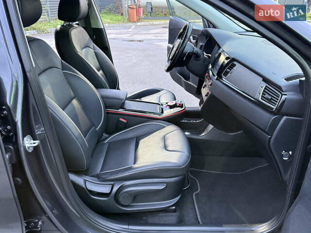 Серый Киа Niro, объемом двигателя 0 л и пробегом 165 тыс. км за 18000 $, фото 80 на Automoto.ua