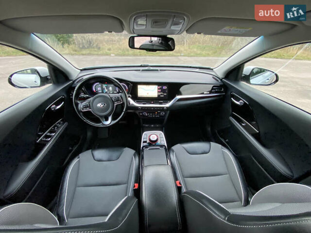 Серый Киа Niro, объемом двигателя 0 л и пробегом 95 тыс. км за 17200 $, фото 11 на Automoto.ua
