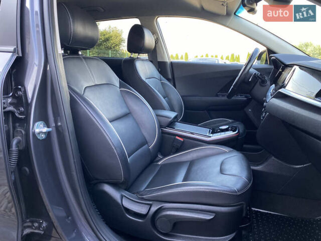 Сірий Кіа Niro, об'ємом двигуна 0 л та пробігом 116 тис. км за 21800 $, фото 110 на Automoto.ua