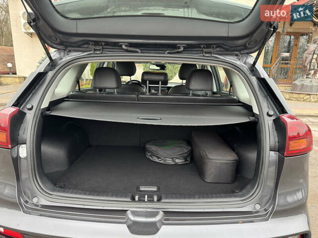 Серый Киа Niro, объемом двигателя 0 л и пробегом 158 тыс. км за 17750 $, фото 80 на Automoto.ua