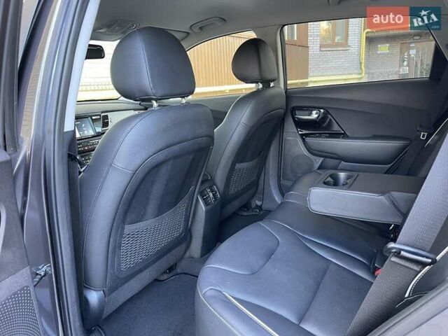 Серый Киа Niro, объемом двигателя 0 л и пробегом 125 тыс. км за 19250 $, фото 50 на Automoto.ua