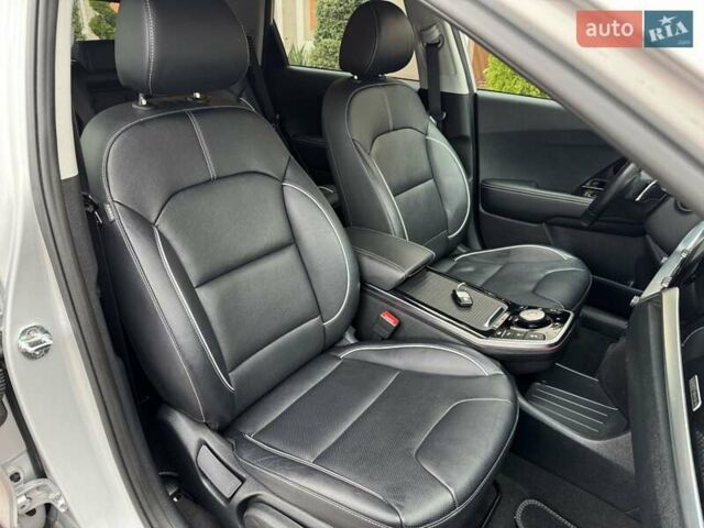 Сірий Кіа Niro, об'ємом двигуна 0 л та пробігом 118 тис. км за 19300 $, фото 110 на Automoto.ua