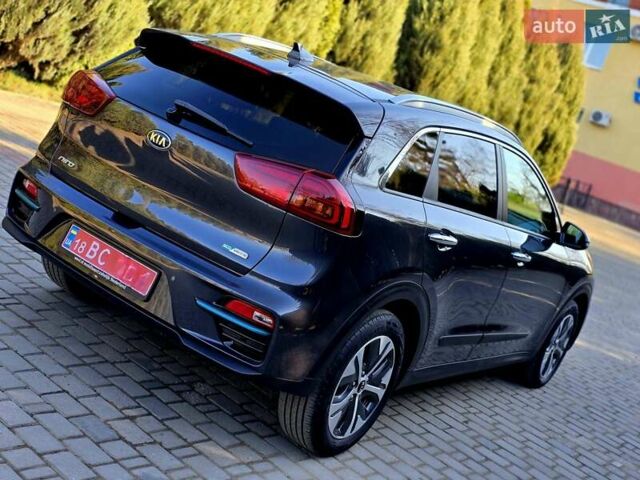 Серый Киа Niro, объемом двигателя 0 л и пробегом 70 тыс. км за 18800 $, фото 8 на Automoto.ua