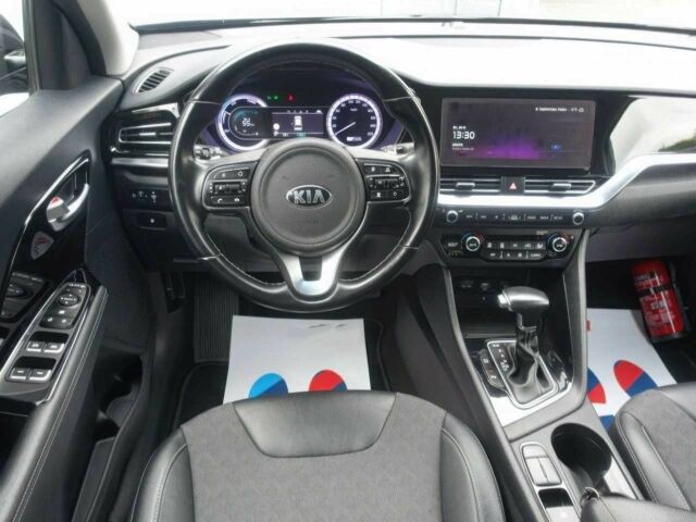 Серый Киа Niro, объемом двигателя 1.6 л и пробегом 45 тыс. км за 10100 $, фото 9 на Automoto.ua