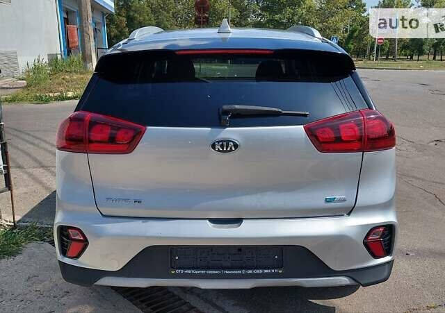 Серый Киа Niro, объемом двигателя 1.6 л и пробегом 4 тыс. км за 20799 $, фото 5 на Automoto.ua