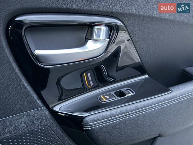 Серый Киа Niro, объемом двигателя 0 л и пробегом 165 тыс. км за 18000 $, фото 77 на Automoto.ua