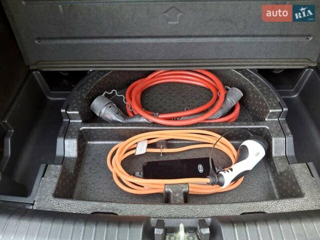 Сірий Кіа Niro, об'ємом двигуна 0 л та пробігом 126 тис. км за 20900 $, фото 31 на Automoto.ua