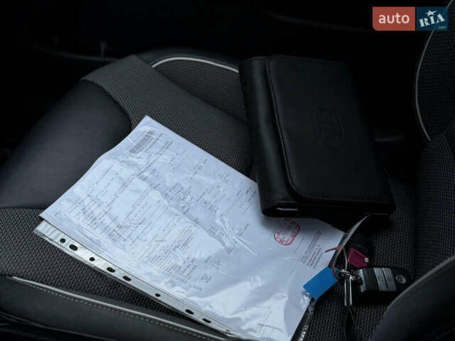 Серый Киа Niro, объемом двигателя 0 л и пробегом 164 тыс. км за 17550 $, фото 61 на Automoto.ua