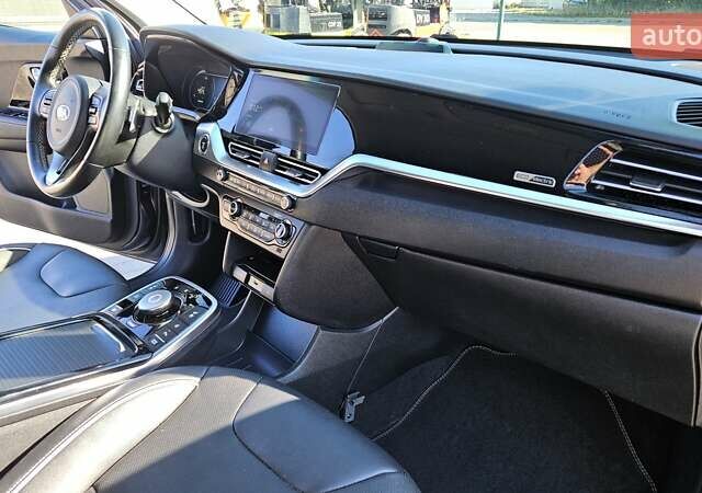 Серый Киа Niro, объемом двигателя 0 л и пробегом 145 тыс. км за 18800 $, фото 25 на Automoto.ua