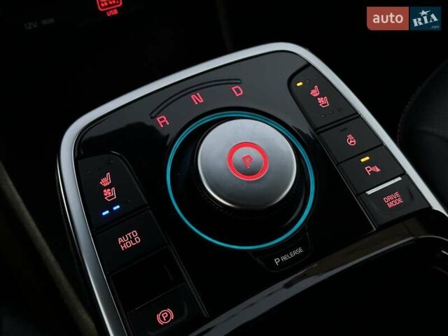 Серый Киа Niro, объемом двигателя 0 л и пробегом 74 тыс. км за 18200 $, фото 50 на Automoto.ua