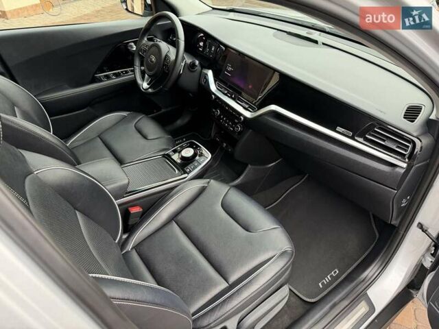 Сірий Кіа Niro, об'ємом двигуна 0 л та пробігом 71 тис. км за 21999 $, фото 76 на Automoto.ua