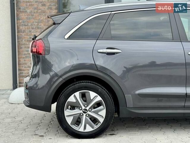 Серый Киа Niro, объемом двигателя 0 л и пробегом 150 тыс. км за 18500 $, фото 32 на Automoto.ua