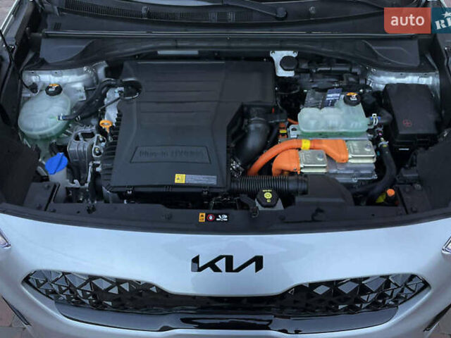 Серый Киа Niro, объемом двигателя 1.58 л и пробегом 67 тыс. км за 22600 $, фото 37 на Automoto.ua
