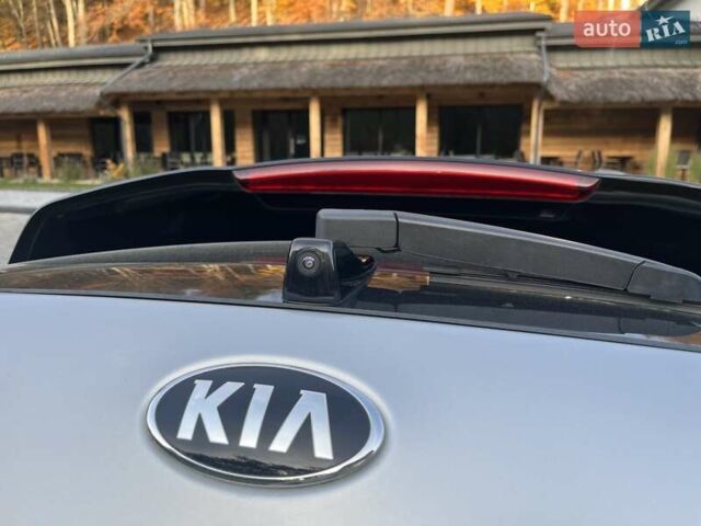 Серый Киа Niro, объемом двигателя 0 л и пробегом 72 тыс. км за 19750 $, фото 59 на Automoto.ua