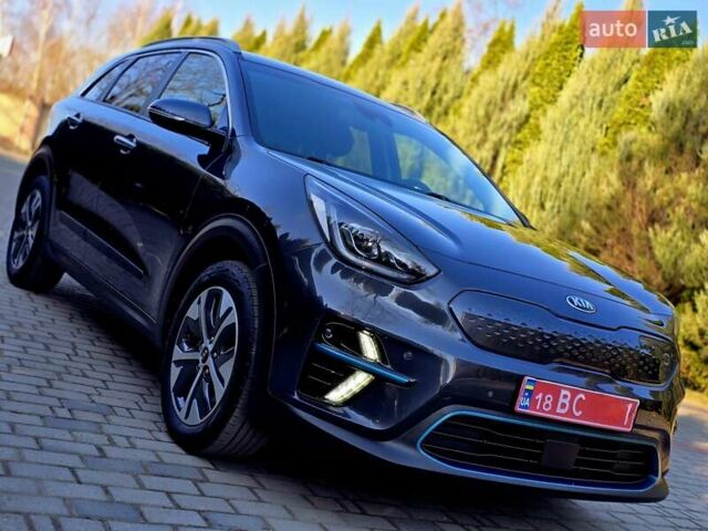 Серый Киа Niro, объемом двигателя 0 л и пробегом 70 тыс. км за 18800 $, фото 6 на Automoto.ua