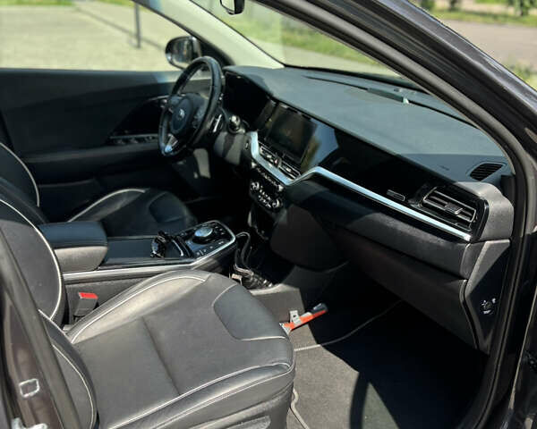 Серый Киа Niro, объемом двигателя 0 л и пробегом 73 тыс. км за 19200 $, фото 17 на Automoto.ua