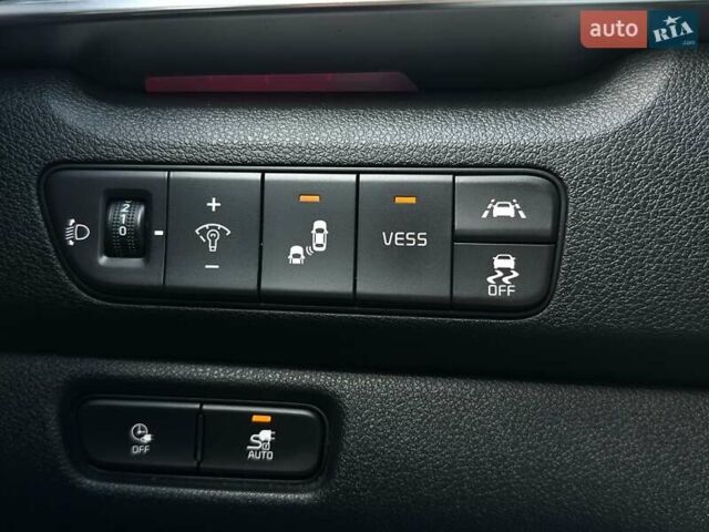 Сірий Кіа Niro, об'ємом двигуна 0 л та пробігом 97 тис. км за 22600 $, фото 23 на Automoto.ua