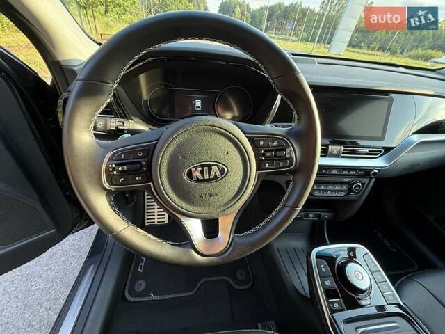 Серый Киа Niro, объемом двигателя 0 л и пробегом 57 тыс. км за 23299 $, фото 20 на Automoto.ua