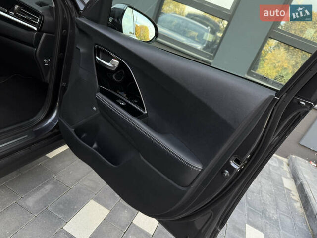 Сірий Кіа Niro, об'ємом двигуна 0 л та пробігом 70 тис. км за 19999 $, фото 65 на Automoto.ua