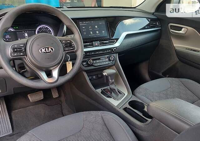 Серый Киа Niro, объемом двигателя 1.6 л и пробегом 4 тыс. км за 20799 $, фото 26 на Automoto.ua