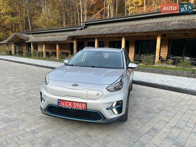 Серый Киа Niro, объемом двигателя 0 л и пробегом 72 тыс. км за 19750 $, фото 2 на Automoto.ua