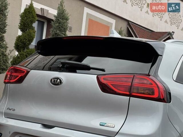 Сірий Кіа Niro, об'ємом двигуна 0 л та пробігом 118 тис. км за 19300 $, фото 56 на Automoto.ua