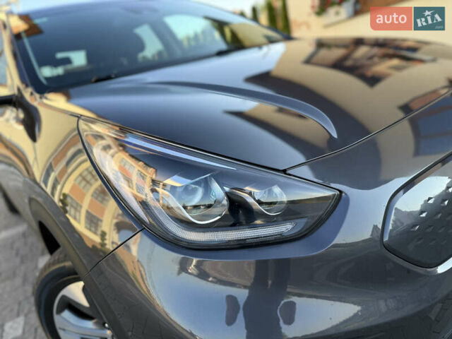 Серый Киа Niro, объемом двигателя 0 л и пробегом 145 тыс. км за 18800 $, фото 5 на Automoto.ua