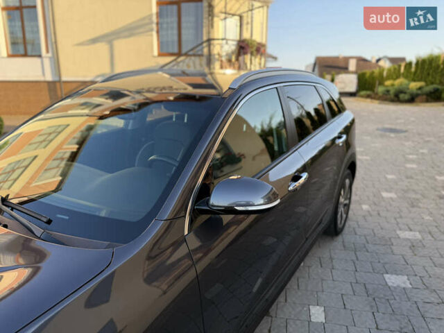 Серый Киа Niro, объемом двигателя 0 л и пробегом 145 тыс. км за 18800 $, фото 28 на Automoto.ua