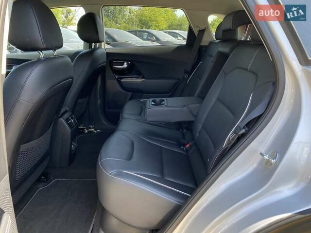 Серый Киа Niro, объемом двигателя 0 л и пробегом 58 тыс. км за 23200 $, фото 62 на Automoto.ua