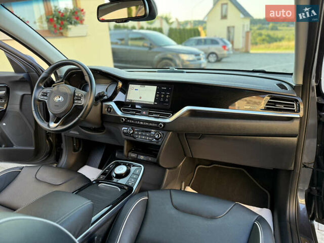 Серый Киа Niro, объемом двигателя 0 л и пробегом 145 тыс. км за 18800 $, фото 79 на Automoto.ua