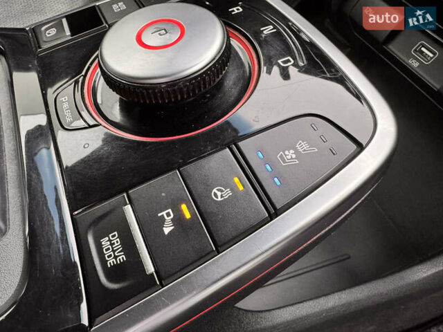 Серый Киа Niro, объемом двигателя 0 л и пробегом 77 тыс. км за 19500 $, фото 29 на Automoto.ua