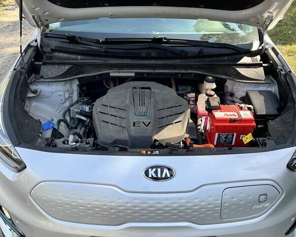 Сірий Кіа Niro, об'ємом двигуна 0 л та пробігом 112 тис. км за 18900 $, фото 31 на Automoto.ua