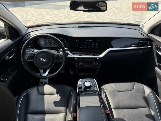 Сірий Кіа Niro, об'ємом двигуна 0 л та пробігом 82 тис. км за 20500 $, фото 22 на Automoto.ua
