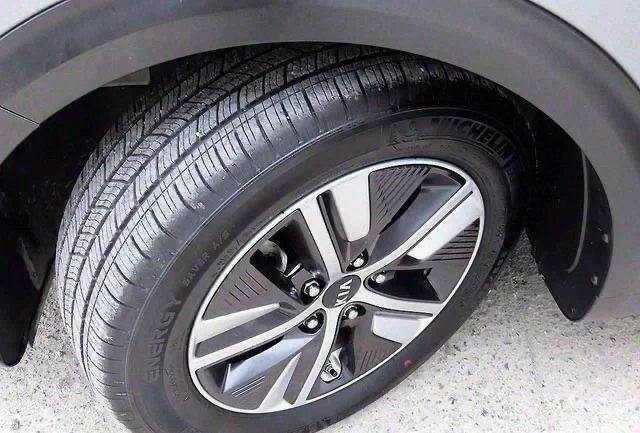 Серый Киа Niro, объемом двигателя 0 л и пробегом 44 тыс. км за 17500 $, фото 15 на Automoto.ua