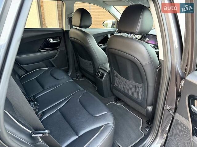 Сірий Кіа Niro, об'ємом двигуна 0 л та пробігом 118 тис. км за 20499 $, фото 73 на Automoto.ua