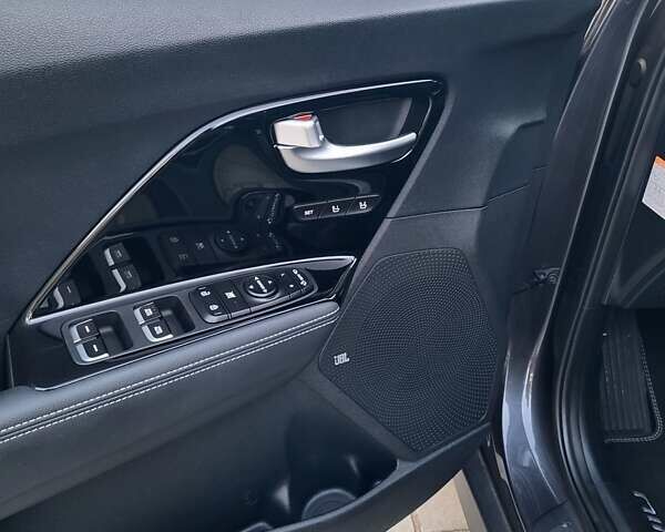 Сірий Кіа Niro, об'ємом двигуна 0 л та пробігом 117 тис. км за 19999 $, фото 8 на Automoto.ua