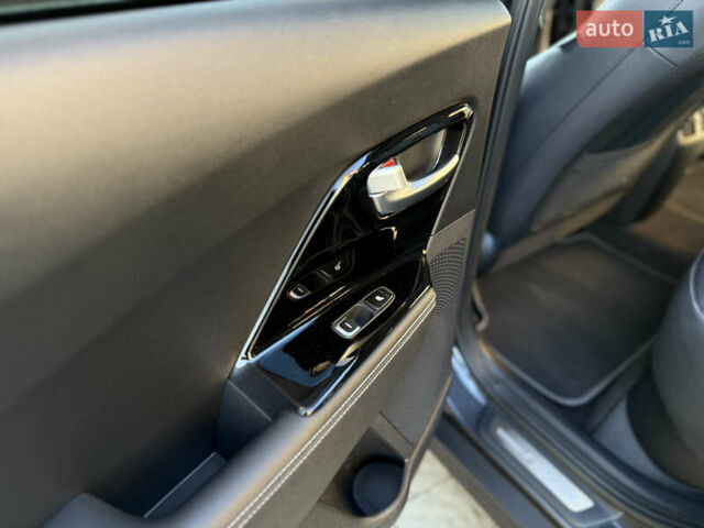 Серый Киа Niro, объемом двигателя 0 л и пробегом 145 тыс. км за 18800 $, фото 91 на Automoto.ua