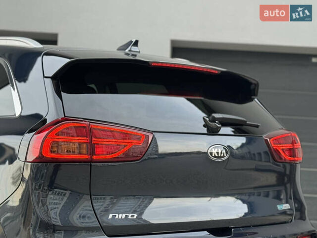 Серый Киа Niro, объемом двигателя 0 л и пробегом 156 тыс. км за 18500 $, фото 27 на Automoto.ua