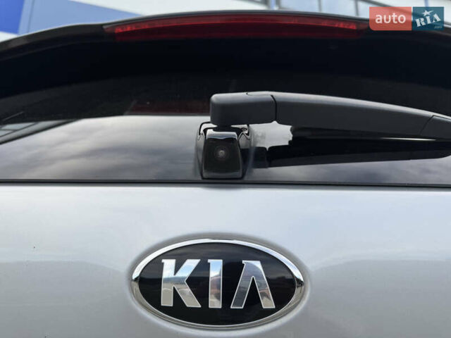 Кіа Niro 2020 у Рівному на Automoto.ua Сірий Кіа Niro, об'ємом двигуна 0 л та пробігом 138 тис. км за 19500 $, фото 8 на Automoto.ua
