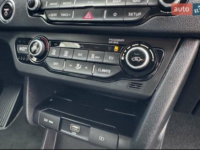 Серый Киа Niro, объемом двигателя 0 л и пробегом 147 тыс. км за 18800 $, фото 33 на Automoto.ua