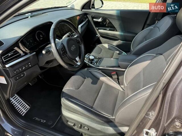 Сірий Кіа Niro, об'ємом двигуна 0 л та пробігом 82 тис. км за 20500 $, фото 12 на Automoto.ua