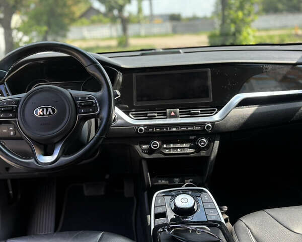 Серый Киа Niro, объемом двигателя 0 л и пробегом 73 тыс. км за 19200 $, фото 14 на Automoto.ua