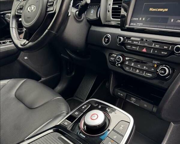 Серый Киа Niro, объемом двигателя 0 л и пробегом 147 тыс. км за 18800 $, фото 16 на Automoto.ua