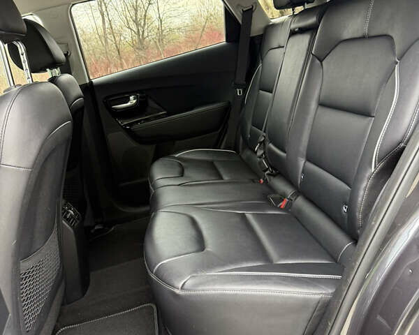 Серый Киа Niro, объемом двигателя 0 л и пробегом 120 тыс. км за 19750 $, фото 18 на Automoto.ua