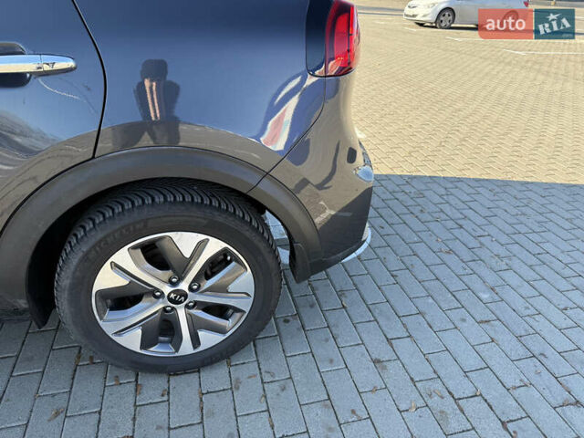 Сірий Кіа Niro, об'ємом двигуна 0 л та пробігом 87 тис. км за 18500 $, фото 13 на Automoto.ua