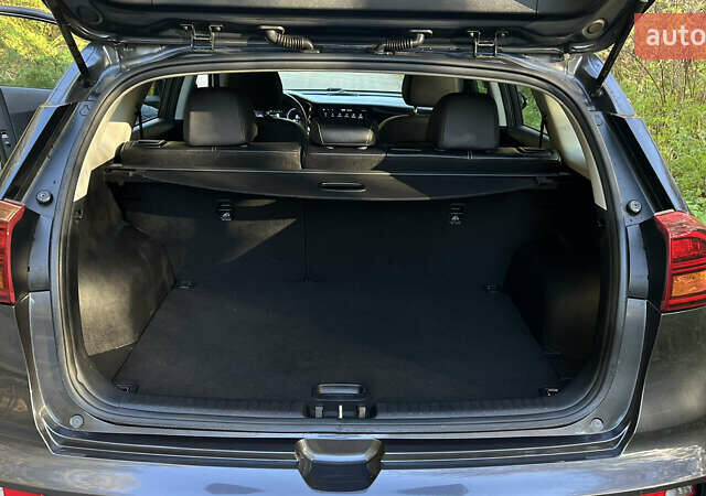 Сірий Кіа Niro, об'ємом двигуна 0 л та пробігом 114 тис. км за 19400 $, фото 13 на Automoto.ua