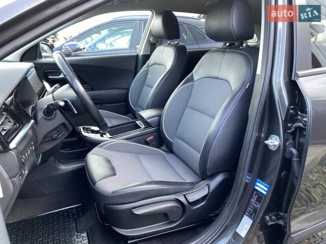Серый Киа Niro, объемом двигателя 0 л и пробегом 101 тыс. км за 21300 $, фото 28 на Automoto.ua
